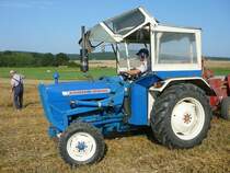 Ford 3000 unterwegs auf einem Feld in 36100 Petersberg-Marbach im August 2009