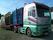 MAN_TGA460-XXL ist soeben mit einer weiteren Lieferung f�r die Wasserrutsche  Aqua Valley  am Vergn�gungspark in Ried i.I. eingetroffen; 090819