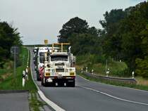 Mack B-81 SX-Abschleppwagen Bj.57 l��t sein 350 PS spielen,
unterwegs von Stralsund nach Stettin
am 03.09.08 mit der Hanse-Tour bei Brandshagen