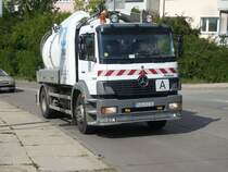 Mercedes-LKW von der Wasserentsorgung am 13.August 2009 unterwegs in Bergen/R�gen.