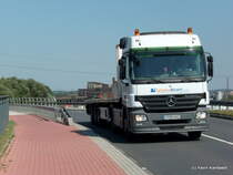 Mercedes-Benz Actros LKW der Firma Union Stahl GmbH Grobblech Servicebetriebe f�hrt am 24.August.2009 �ber eine Br�cke Richtung Hafengebiet!