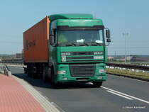 DAF 95 XF LKW fhrt am 24.August.2009 ber eine Brcke Richtung Hafengebiet!