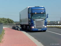 Scania R500 LKW f�hrt am 24.August.2009 �ber eine Br�cke Richtung Hafengebiet!