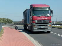Mercedes-Benz Actros LKW der Firma Caki Transport GmbH fhrt am 24.August.2009 ber eine Brcke Richtung Hafengebiet!