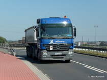 Mercedes-Benz Actros LKW der Firma Mimberg Spedition fhrt am 24.August.2009 ber eine Brcke Richtung Hafengebiet (Baustelle)!
