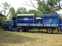 Sattelzug W 50 mit Doppelkabine und Pritsch/Plane beim 11. Perleberger Oldtimer- und Militrfahrzeugtreffen, Flugplatz Perleberg 12.07.2009