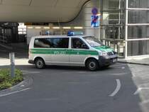 VW T 5 als Streifenfahrzeug der Landespolizei des Freistaates Bayern bei einem Einsatz am 23.08.2009 in Jena