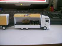 Umgebauter Werbe-Lkw - beladen mit selbst gedrechselten Keck-Bierfssern und Palette mit Biertischgarnituren
Beklebt mit der Werbung der regionalen Brauerei!