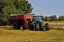 ein Fendt-Trac auf Warteposition bei der Ernte