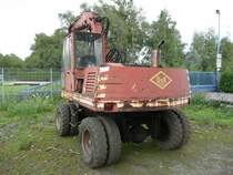 26.08.09,O&K-Bagger in Gelsenkirchen,Hafen Grimberg.Man beachte die verschiedenen Reifen!!!