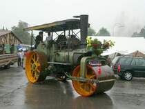 Heller Sch�pfen - Dampfwalze BE 3503 an dem Dampftag in B�ren an der Aare bei Str�menden Regen am 08.08.2009