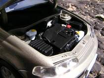 Paudi Model Fiat Siena/Palio/Albea, 1:18.
Ein Blick unter die Motorhaube.