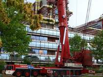 Hier ist ein 8-achser 500to Mobilkran der Firma Colonia aus Kln vor dem Aachener Klinikum zu sehen.