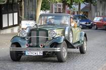 Beauford Saloon Cabriolet, Bj. 1974, 2,8l-V6-Fordmotor mit 170 PS rollt zu seinem Standplatz bei der Old- und Youngtimerausstellung des MC Hnfeld am 30.08.2009 in 36088 Hnfeld