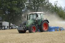 Fendt 312 bei der Bodenbearbeitung mit einer Scheibenegge am 02.09.2009 in Fulda-Oberrode.