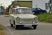 auch wenn nicht ganz alles original ist,
schick ist er trotzdem und sauber lief der kleine Zweizylinder auch!
Trabbi im allt�glichen Gebrauch in Stralsund