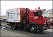 Whrend der Tage der offenen Tr im Betriebshof Heerdt der Dsseldorfer Rheinbahn am 12. und 13.05.2007 wurden auch einige Radfahrzeuge ausgestellt. Hier im Bild ein Fahrzeug, das fr technische Hilfseinstze wie z.B. das Eingleisen von Straen- oder Stadtbahnen eingesetzt wird. Natrlich ist auch dieses Fahrzeug Zweiwege-fhig. (13.05.2007)