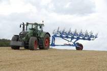 Fendt 936 Vario mit Lemken 7-Scharpflug am 02.09.2009 in Fulda Oberrode.