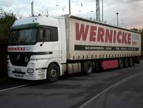 Mercedes-Sattelzug am 03.September 2009 Abends in Bergen/Rgen.