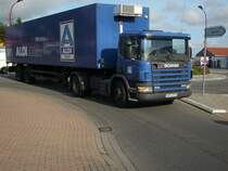 SCANIA-Sattelzug im Kreisel von Bergen/Rgen am 26.August 2009.