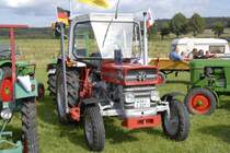 MF 133 Super ausgestellt beim Oldtimertreffen des  Deutz-Club Allmus  am 30.08.2009 in Hofbieber-Allmus 