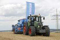 Fendt 820 mit der Lemken Compact Solit�r 9 am 02.09.2009 auf einem Feld in Fulda-Oberrode
