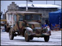 Ein Sankra in Tarnfarbe.Kulisse zum Film  Der Untergang der Gustloff   Stralsund am 15.03.07