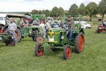 Deutz rollt zu seinem Standplatz beim Oldtimertreffen des  Deutz-Club Allmus  am 30.08.2009 in Hofbieber-Allmus 

