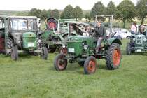 Deutz rollt zu seinem Standplatz beim Oldtimertreffen des  Deutz-Club Allmus  am 30.08.2009 in Hofbieber-Allmus 

