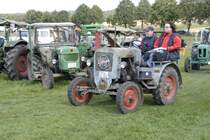 Eicher rollt zu seinem Standplatz beim Oldtimertreffen des  Deutz-Club Allmus  am 30.08.2009 in Hofbieber-Allmus 

