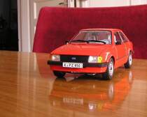 Minichamps Ford Escort, in Massstab 1/43.