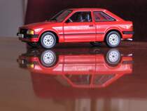 Seitenansicht: 1/43 Ford Escort. Hersteller: Minichamps.