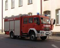 Ein Lschfahrzeug der Magdeburger Feuerwehr vor der alten Feuerwache Mitte in der Brandenburger Strae. Fotografiert am 02.09.2009