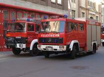 Arbeitseinsatz an der alten Feuerwache Mitte in Magdeburg. Links ein Iveco-Magirus aus dem Landkreis B�rde, noch mit uralt Kennzeichen Wolmirstedt (WMS). Rechts ein L�schfahrzeug der Magdeburger Feuerwehr. Fotografiert am 04.09.2009