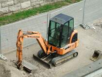 Mini Bagger von Zeppelin ZR 35 von der Hohenzollern-Brcke
aus geschossen.(01.09.2007)