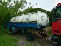 Dieser tankauflieger hat auch schon Bessere zeiten gesehen. Jetzt steht er in einer Ecke auf dem Gel�nde der Rottelsdorfer Schlepperfreunde