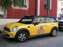  Wahlkampf-MINI  des amtierenden Landeshauptmann von O Dr.Phringer vor der Stadtpfarrkirche in Ried i.I.;090905