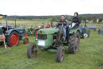 ein weiterer Deutz fhrt beim Oldtimertreffen des  Deutzclub Allmus  in Hofbieber-Allmus vor. 30.08.2009
