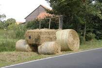 Ein STROHDEUTZ als Werbung f�r das Oldtimertreffen des  Deutzclub Allmus  am 30.08.2009 in Hofbieber-Allmus