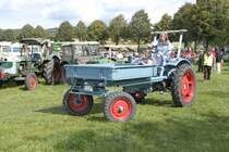 Eicher Combi fährt beim Oldtimertreffen des  Deutzclub Allmus  in Hofbieber-Allmus vor. 30.08.2009