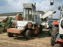Rbenrodemaschine KC-6, Made in UdSSR, auf dem Acker beim Rottelsdorfer Schleppertreffen