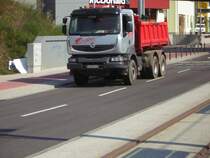 Hier ist gerade der Renault-Kipper auf dem weg zur Baustelle.