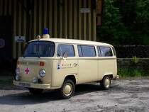 Ein VW-Bus der Reihe T2 in Maulbronn. Der Wagen ist im Einsatz beim Ortsverein Sternenfels-Diefenbach