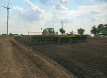 Groflchenshmaschine bestehend aus 3Fortschritt A200, gezogen vom ZT GB Schlepper beim Rottelsdorfer Schleppertreffen
