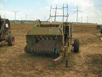 Alte Fortschritt Niederdruck Strohpresse T242 beim Schleppertreffen in Rottelsdorf