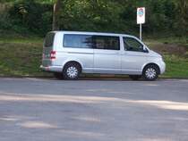Einer von 3 VW Transportern, die unser Behindertenverband ausgeliehen hatte, um eine Behindertenfreizeit am Bodensee zu machen, hier bei einem Ausflug am Rheinfall in Schaffhausen.
