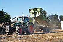 Nicht nur auf den Feldern ist ein Fendt zu finden,
auch bei Erdarbeiten auf Baustellen wie hier
im neuen Gewerbegebiet am Holzhafen in Stralsund am 01.09.09