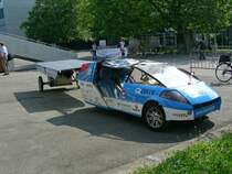 Das Solartaxi am 10. September 2009 vor der Kantonsschule Alpenquai in Luzern. Dieses Fahrzeug hat nur mit Sonnenenergie angetrieben die Welt umrundet.