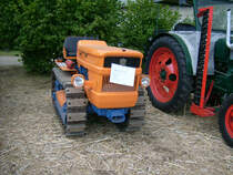 kettenschlepper Universal 445 zu Gast beim Rottelsdorfer Schleppertreffen