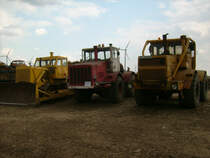 Die Russenecke, Raupe T-100, K700 und K700A auf dem Feld beim Rottelsdorfer Schleppertreffen